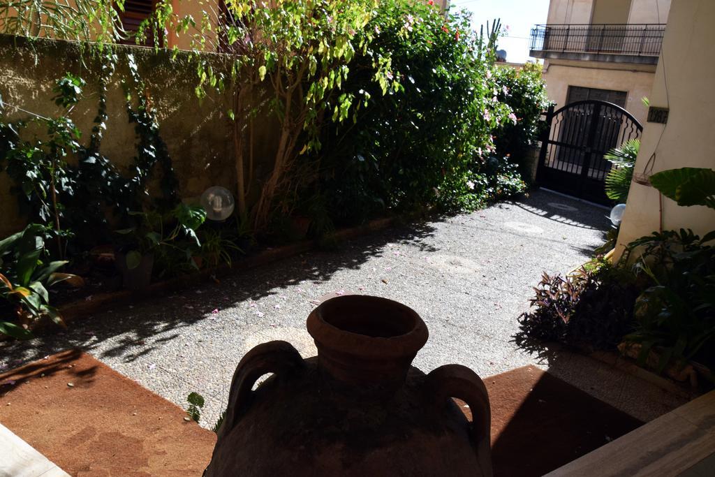 Artroom Garden Noto Extérieur photo